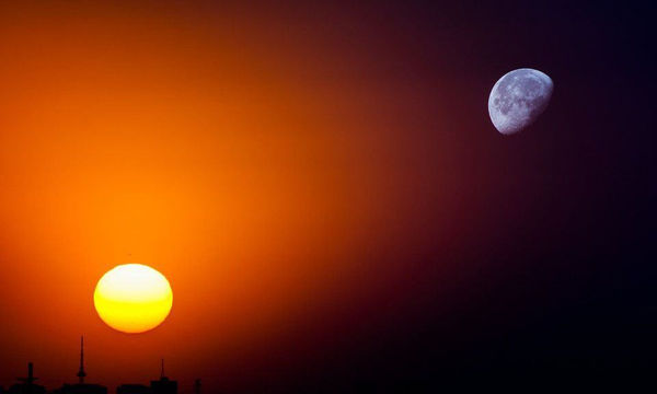 yin and yang represents the sun and moon